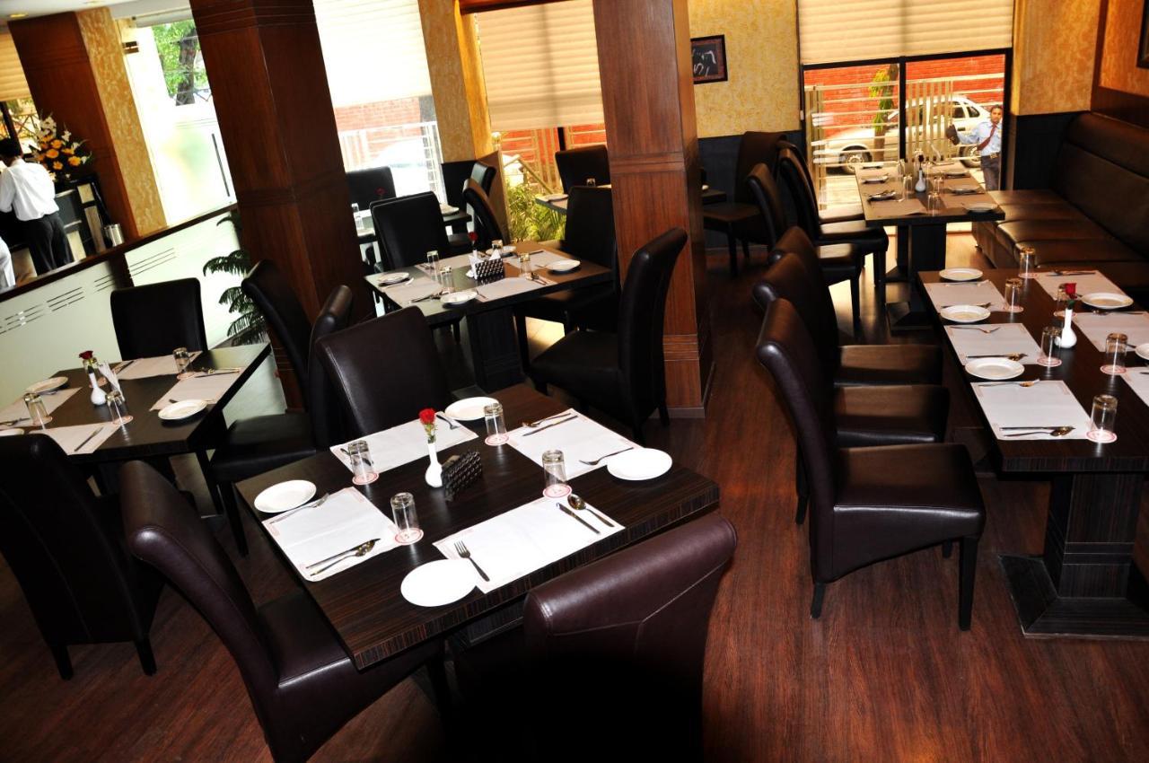 Divine Paradise Tavisha New Delhi Exteriör bild