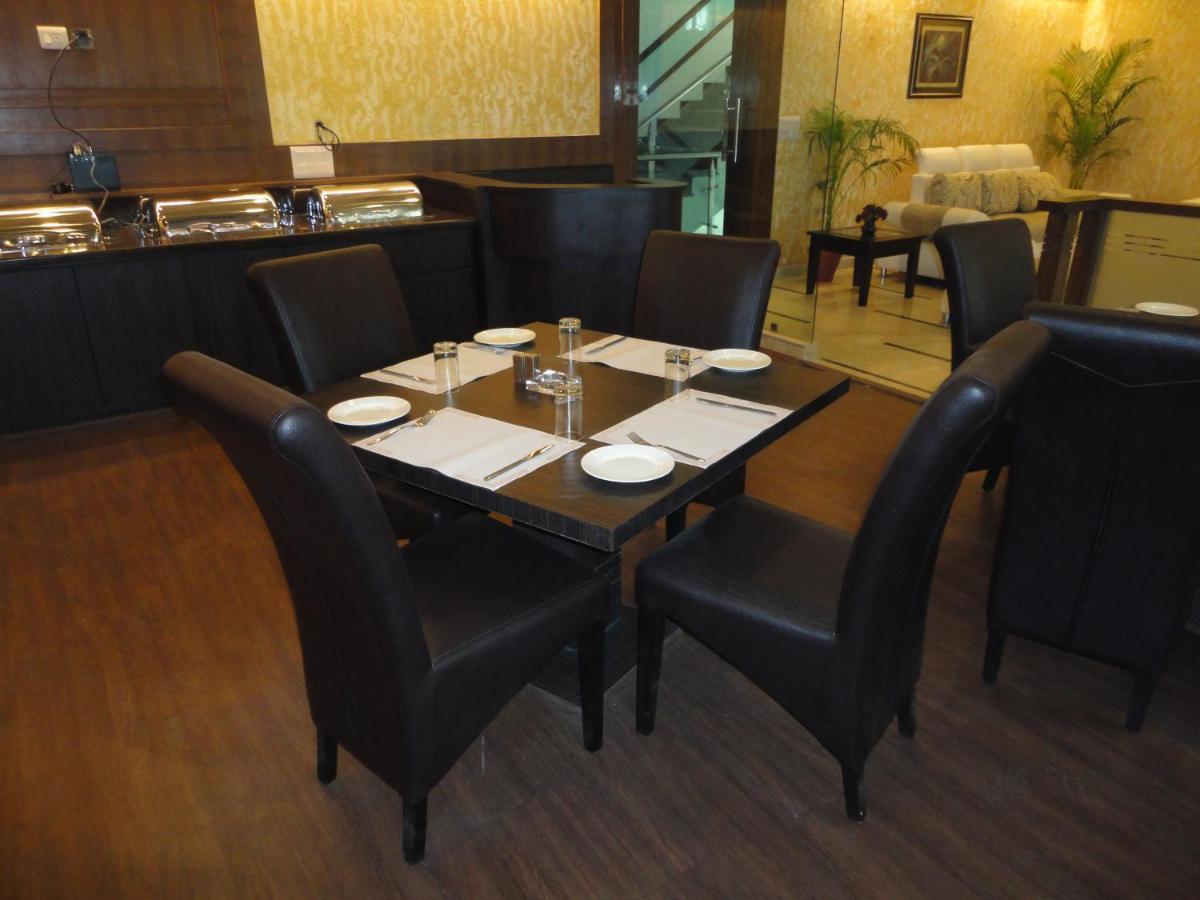 Divine Paradise Tavisha New Delhi Exteriör bild