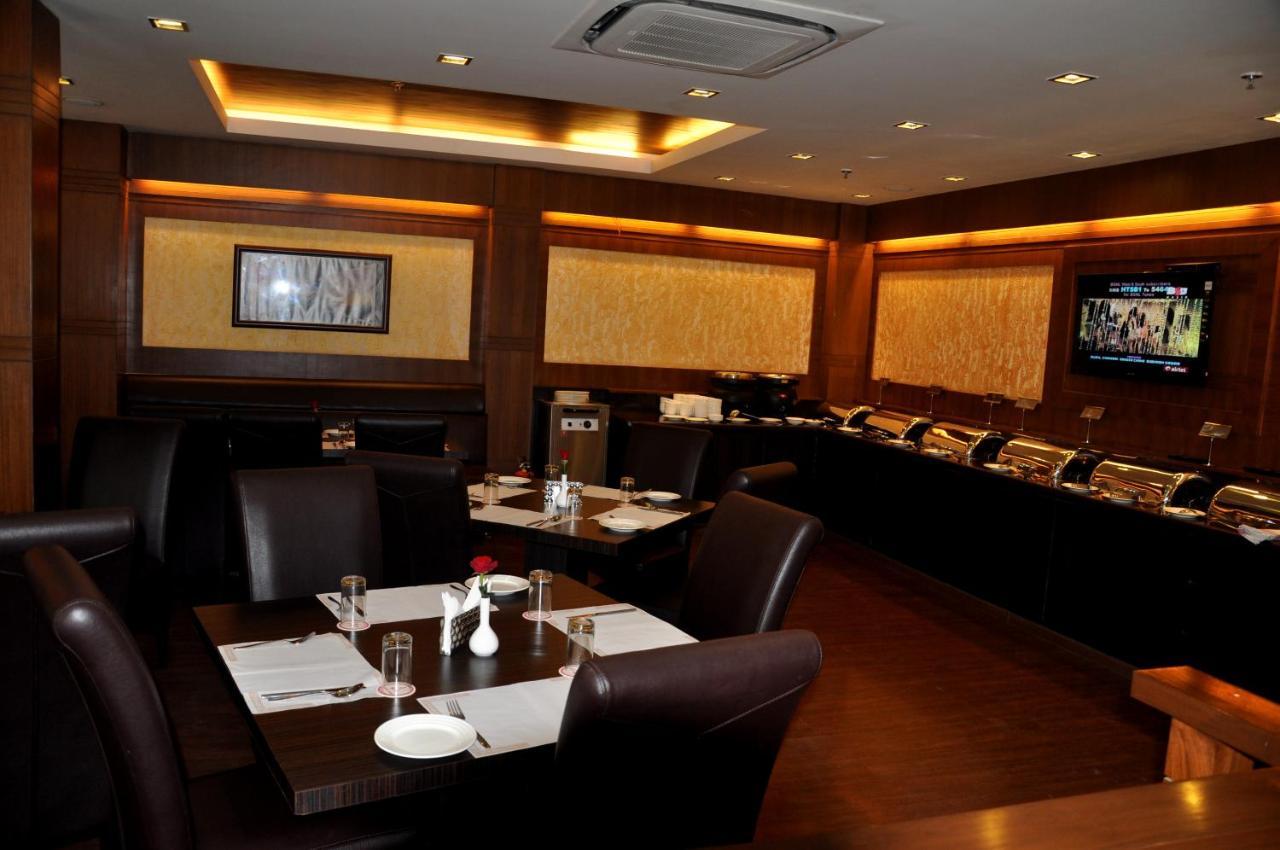 Divine Paradise Tavisha New Delhi Exteriör bild