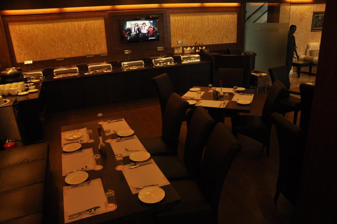 Divine Paradise Tavisha New Delhi Exteriör bild