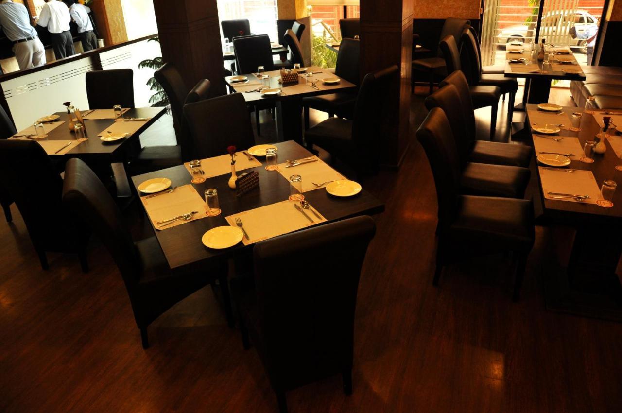 Divine Paradise Tavisha New Delhi Exteriör bild