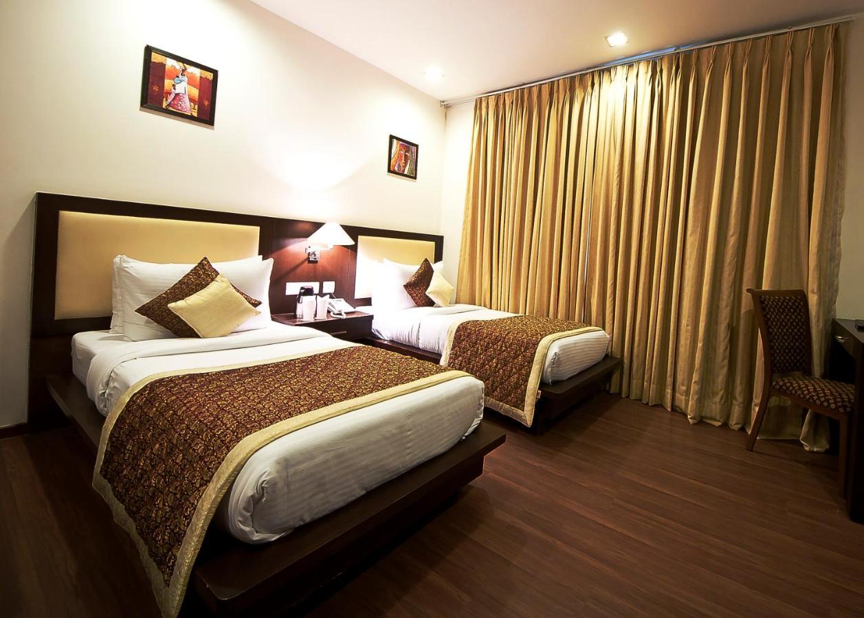 Divine Paradise Tavisha New Delhi Exteriör bild