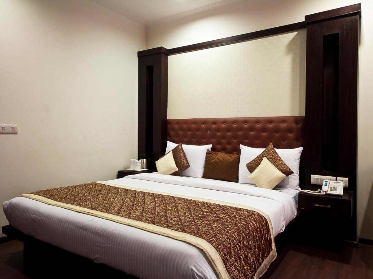 Divine Paradise Tavisha New Delhi Exteriör bild