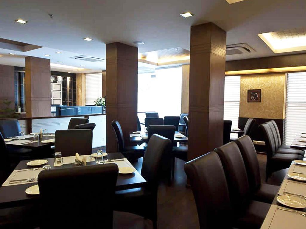 Divine Paradise Tavisha New Delhi Exteriör bild