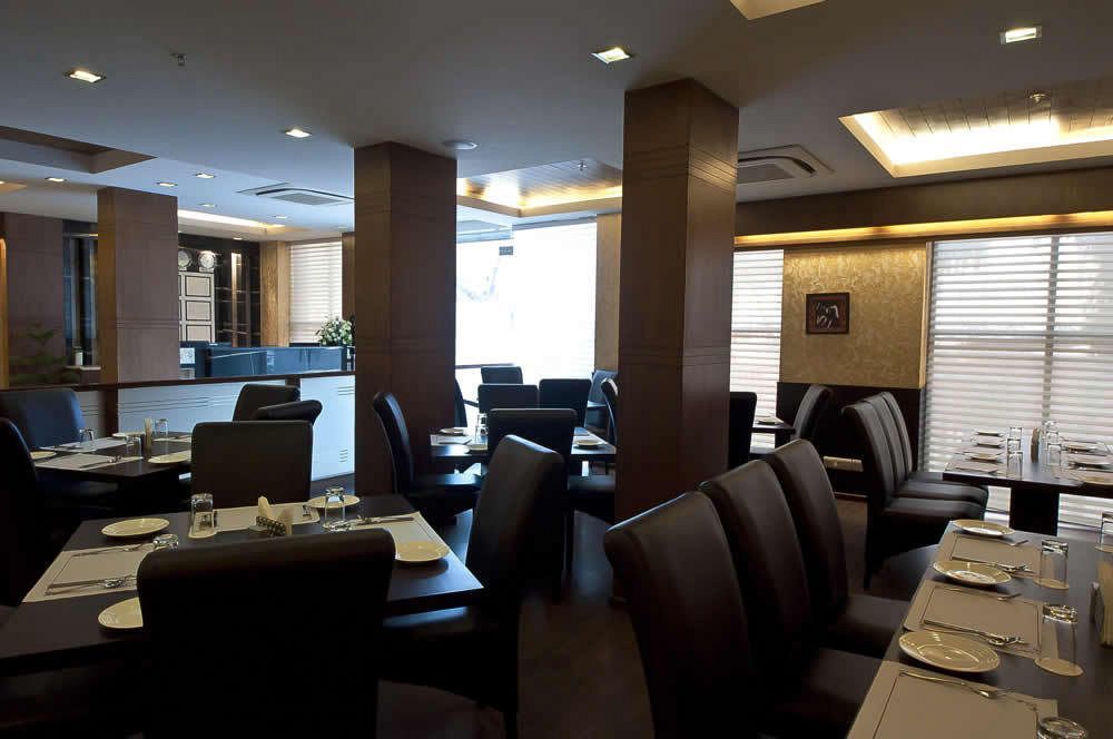 Divine Paradise Tavisha New Delhi Exteriör bild