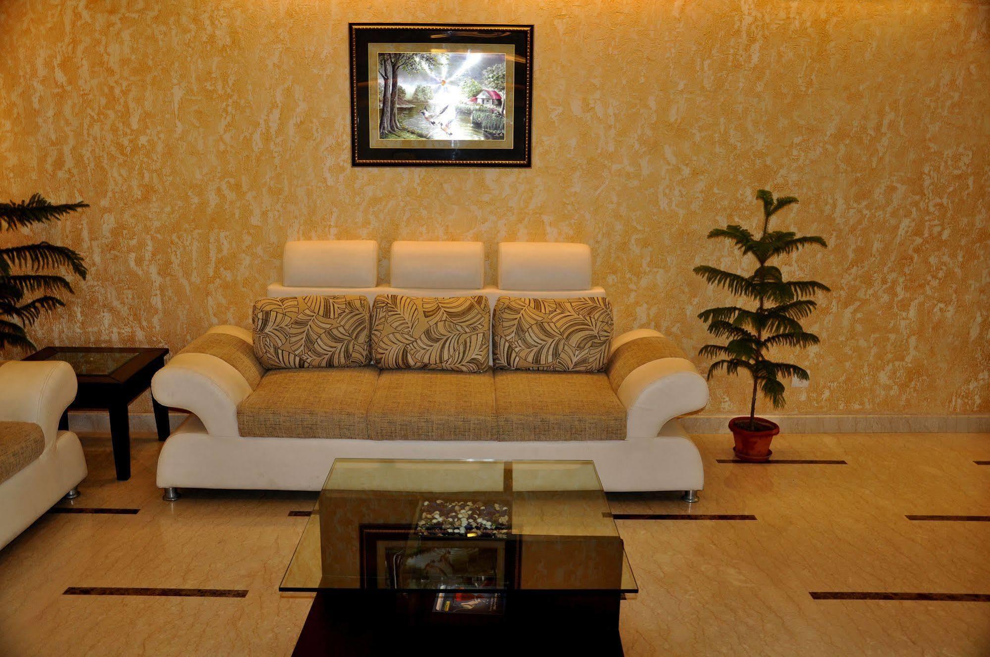 Divine Paradise Tavisha New Delhi Exteriör bild
