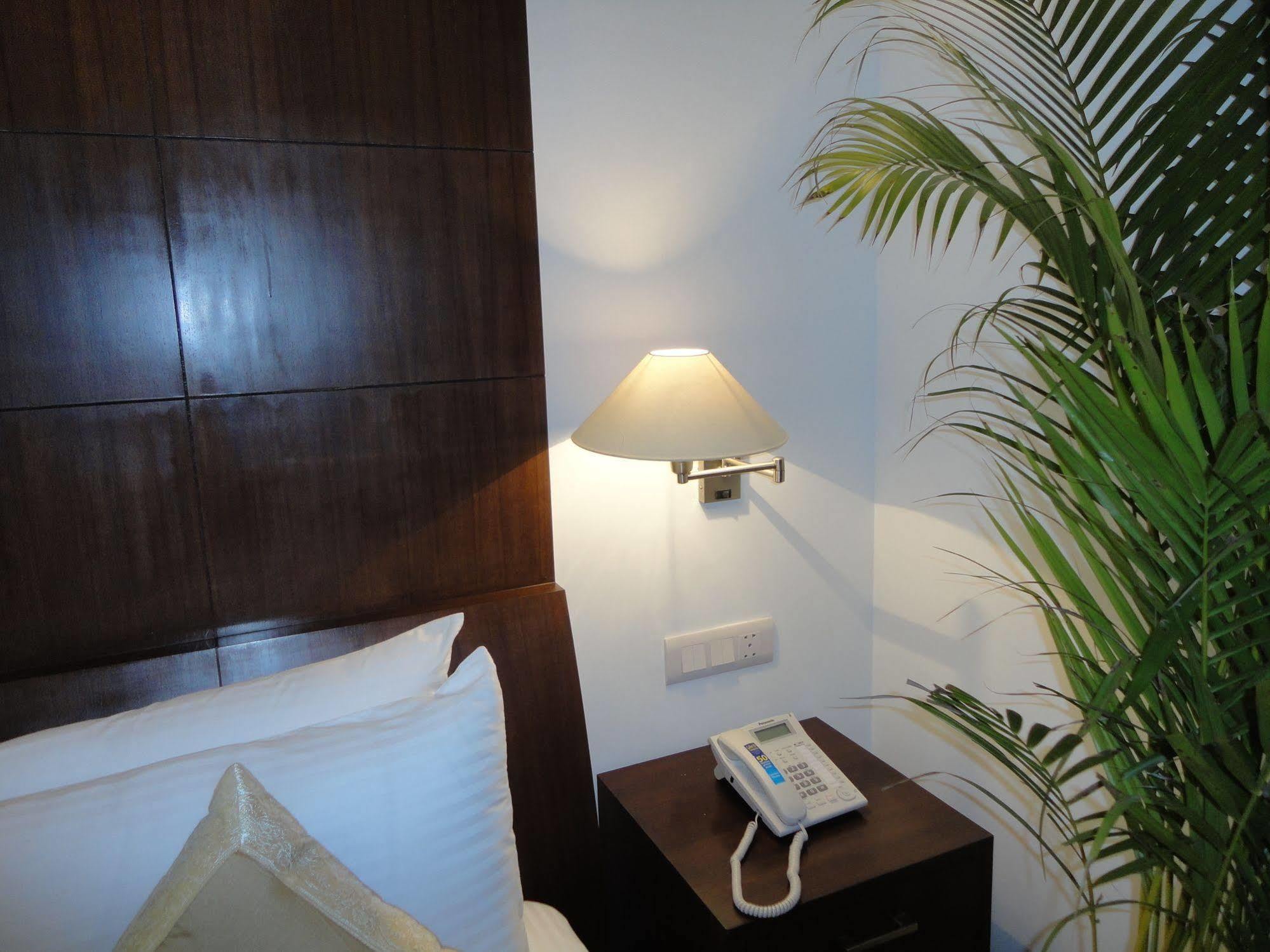 Divine Paradise Tavisha New Delhi Exteriör bild