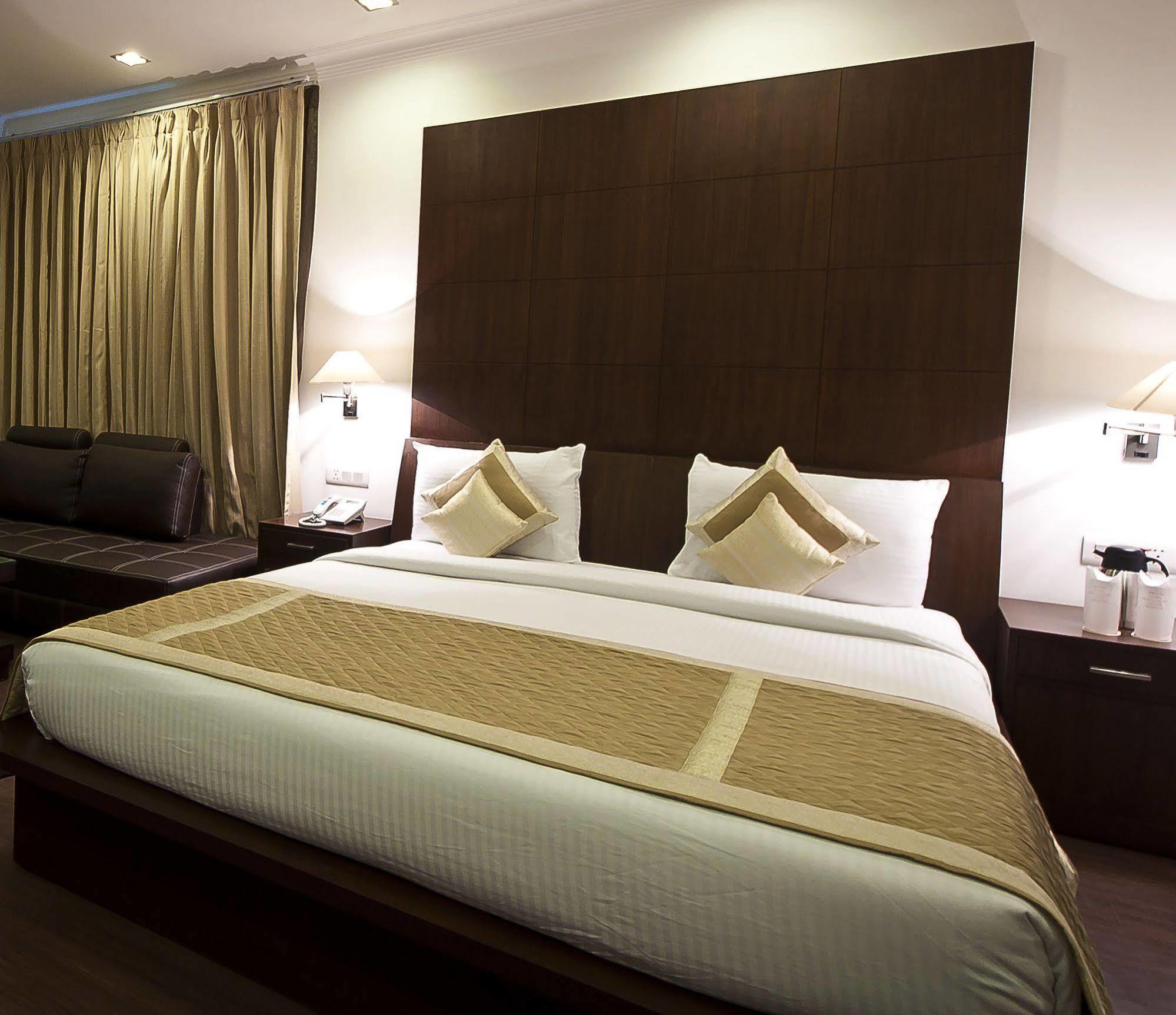 Divine Paradise Tavisha New Delhi Exteriör bild