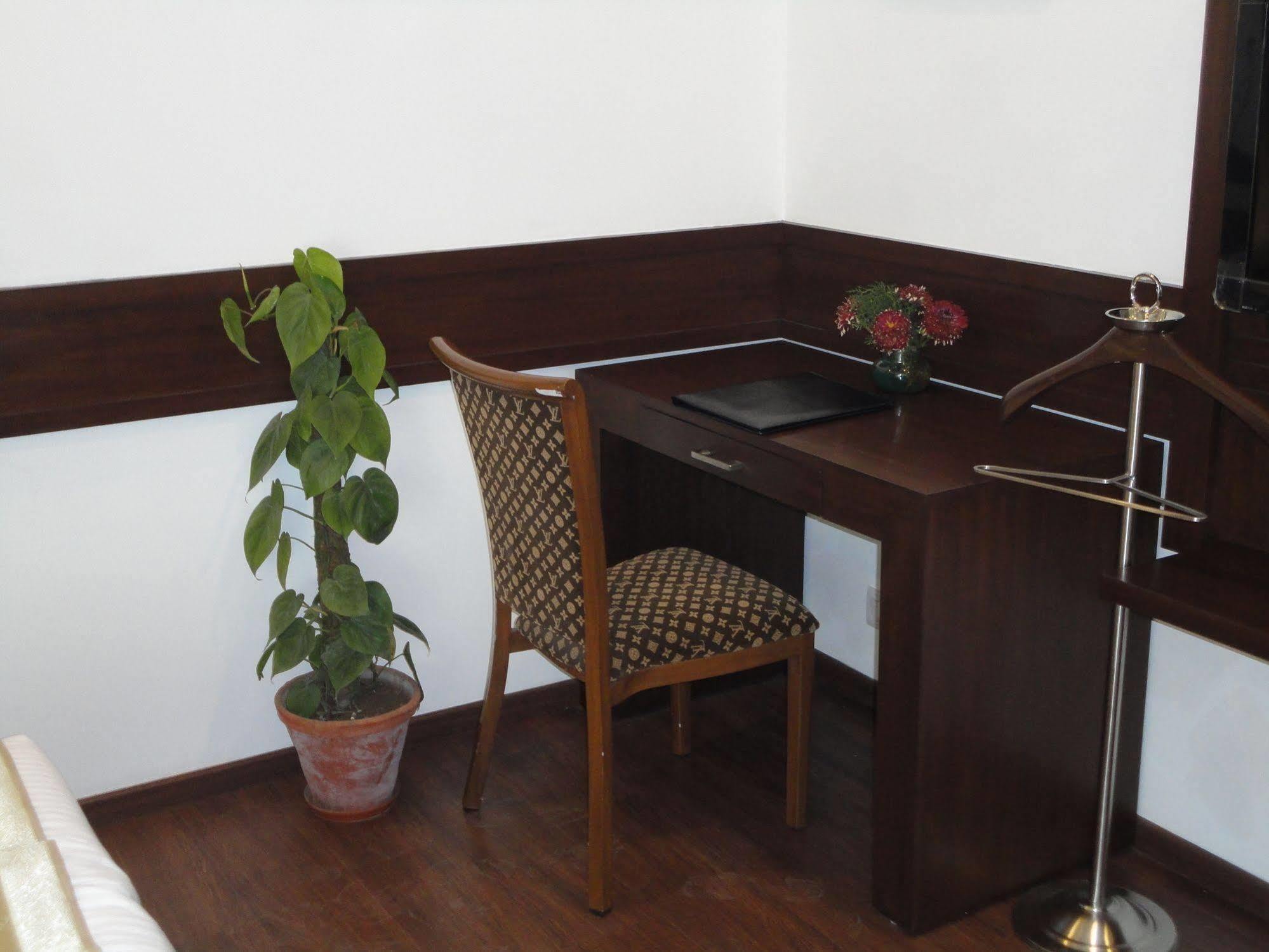 Divine Paradise Tavisha New Delhi Exteriör bild