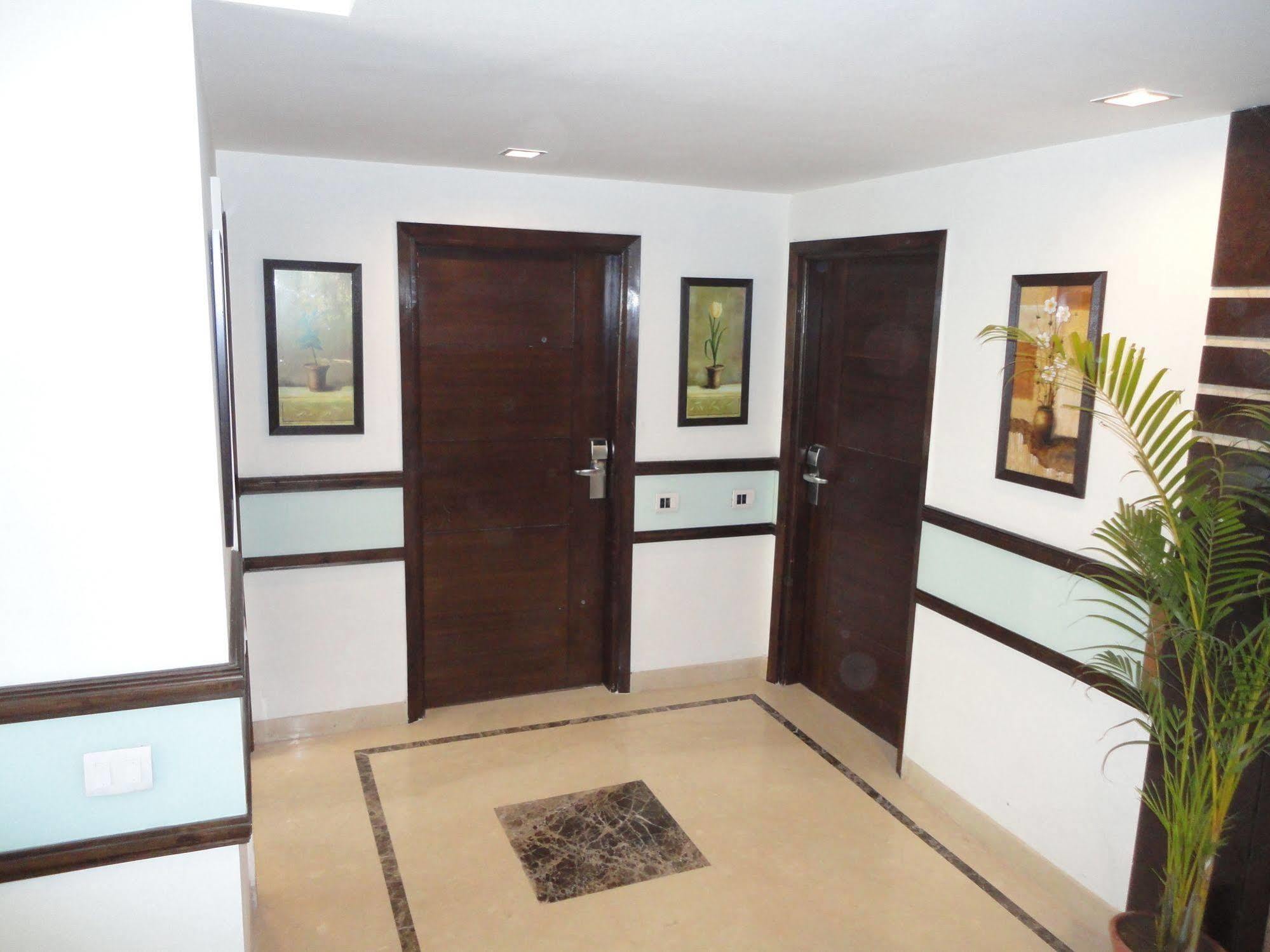 Divine Paradise Tavisha New Delhi Exteriör bild